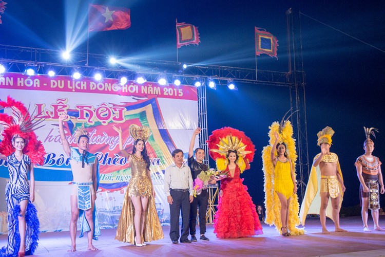 Pham Huong long lay tai Carnaval duong pho Quang Binh-Hinh-13